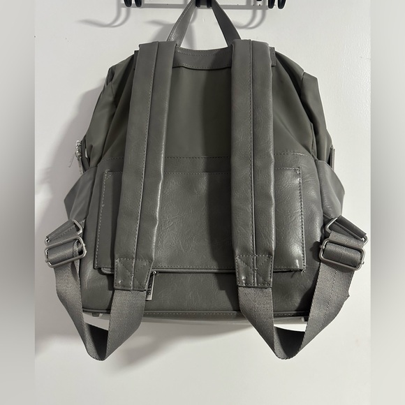 Beis Diaper Backpack - Picture 3 of 4